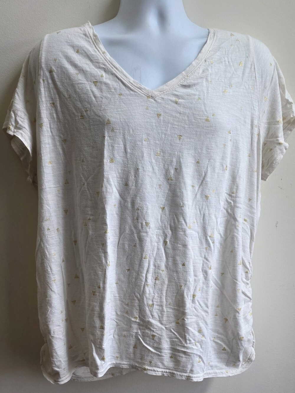 🌸Lane Bryant Plus Size Short Sleeve Vneck With Gold Design